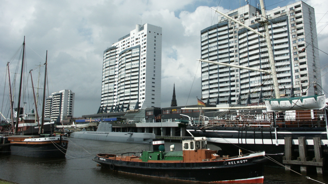 Bremerhaven Fischkutter Skyline