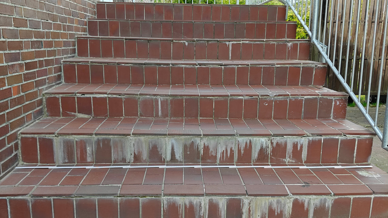 treppenretter schortens sanierung treppe steinteppich vorher k